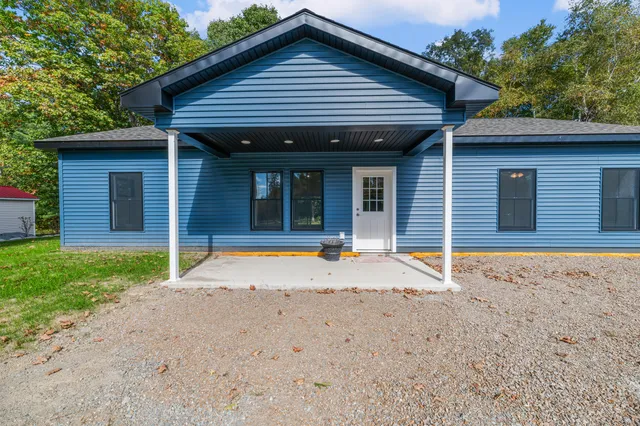 $384,900 | 410 Peltoma Avenue, Pittsfield, ME 04967