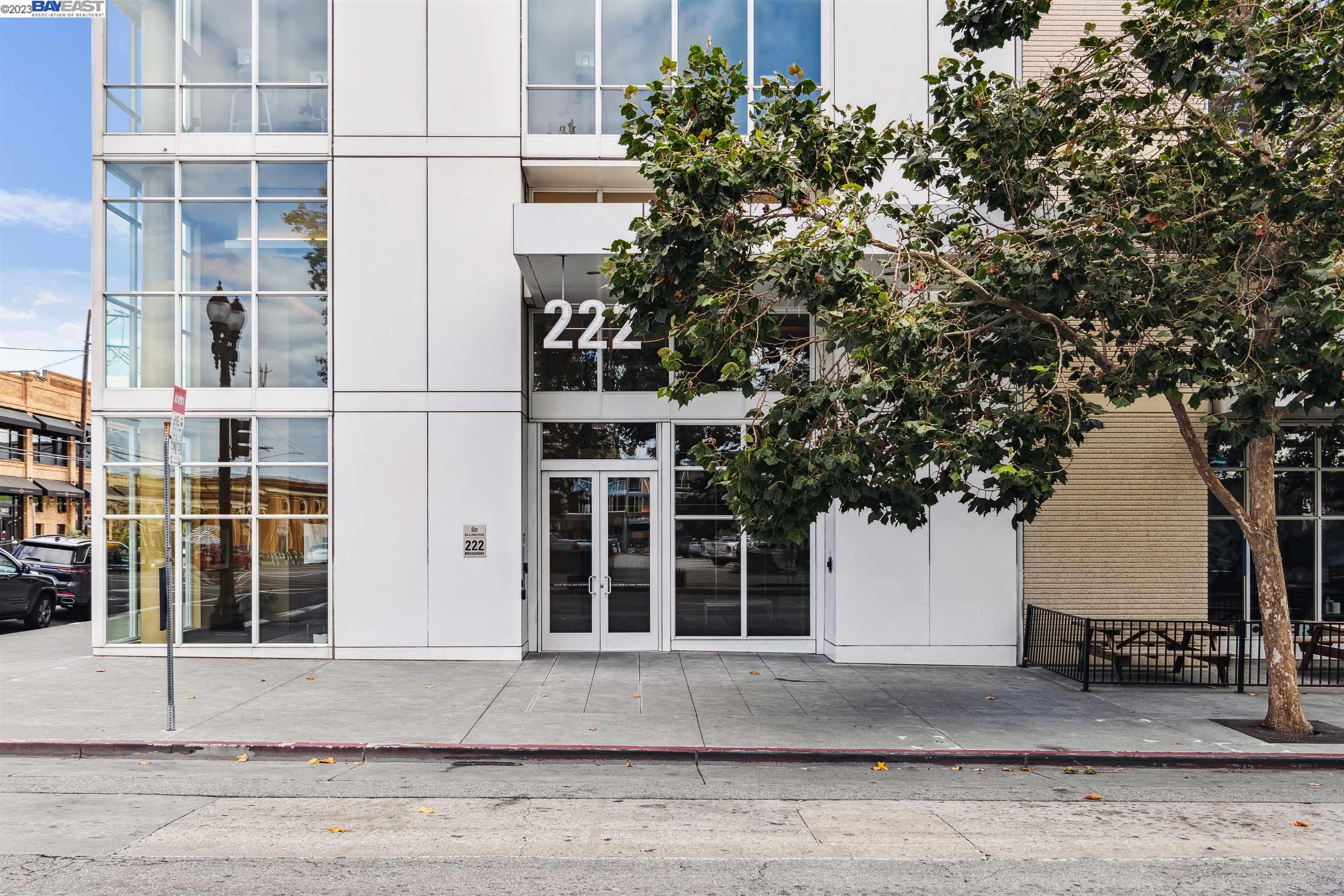 222 Broadway, Unit 1004 Oakland, CA 94607 - Photo 48 of 60 a view of a entrance of the house