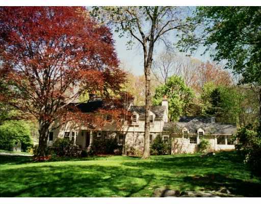 a view of building with yard