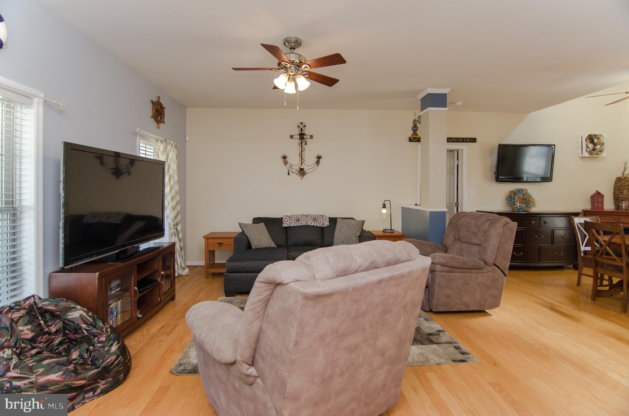 6778 St Pauls Road King George, VA 22485 - Photo 8 of 74 Living room with hardwood floors