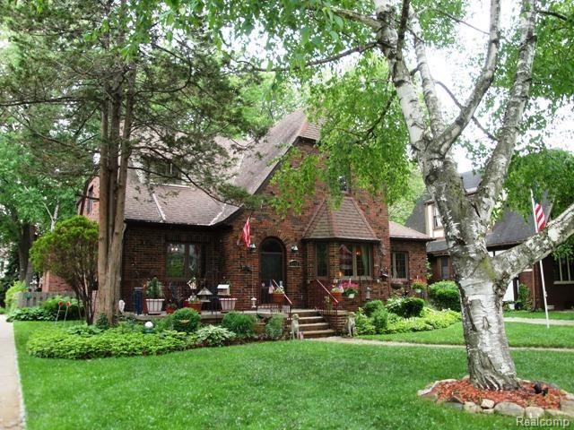 1252 Yorkshire Road Grosse Pointe, MI 48230 - Photo 21 of 23 EXTERIOR SIDE JUNE 2015.jpg