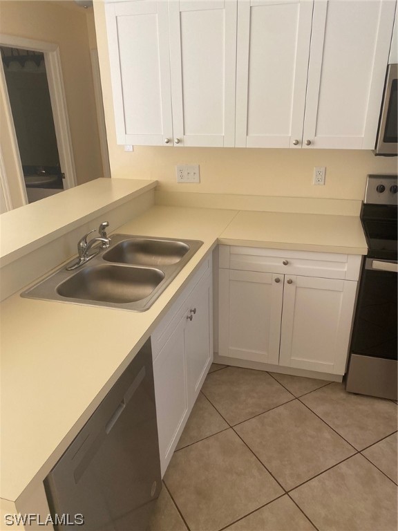 18620 Sebring Road Fort Myers, FL 33967 - Photo 16 of 32 a kitchen with a sink and cabinets