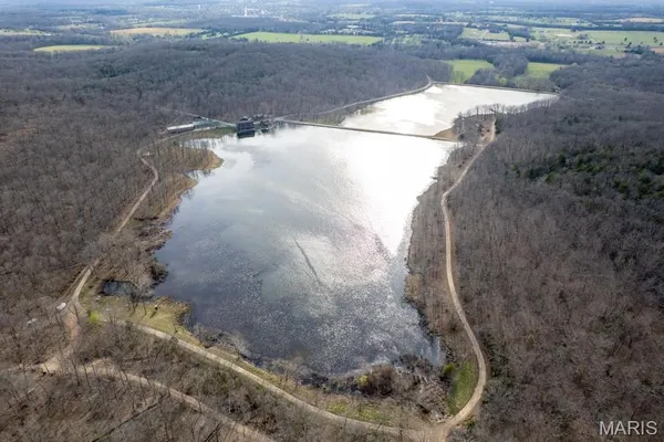 $6,300,000 | 805 Vineyard Lake Road, Bismarck, MO 63624