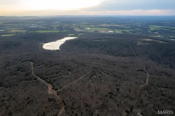 $6,300,000 | 805 Vineyard Lake Road, Bismarck, MO 63624