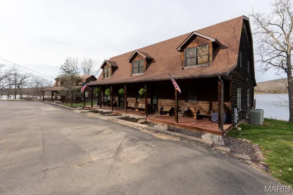 $6,300,000 | 805 Vineyard Lake Road, Bismarck, MO 63624