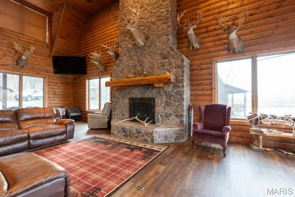 $6,300,000 | 805 Vineyard Lake Road, Bismarck, MO 63624