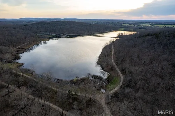 $6,300,000 | 805 Vineyard Lake Road, Bismarck, MO 63624