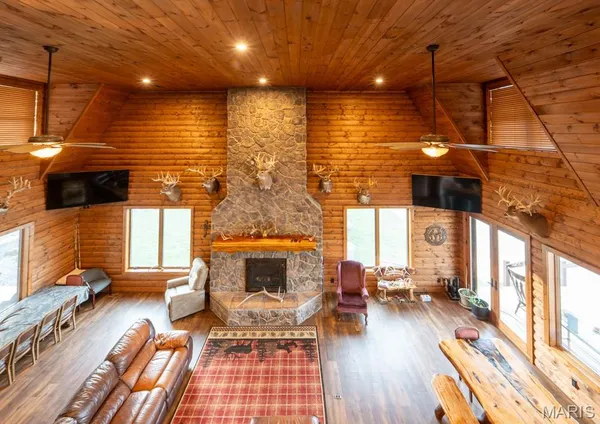 $6,300,000 | 805 Vineyard Lake Road, Bismarck, MO 63624