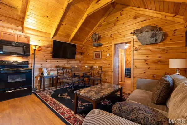 $6,300,000 | 805 Vineyard Lake Road, Bismarck, MO 63624