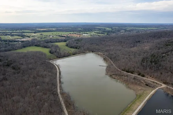 $6,300,000 | 805 Vineyard Lake Road, Bismarck, MO 63624