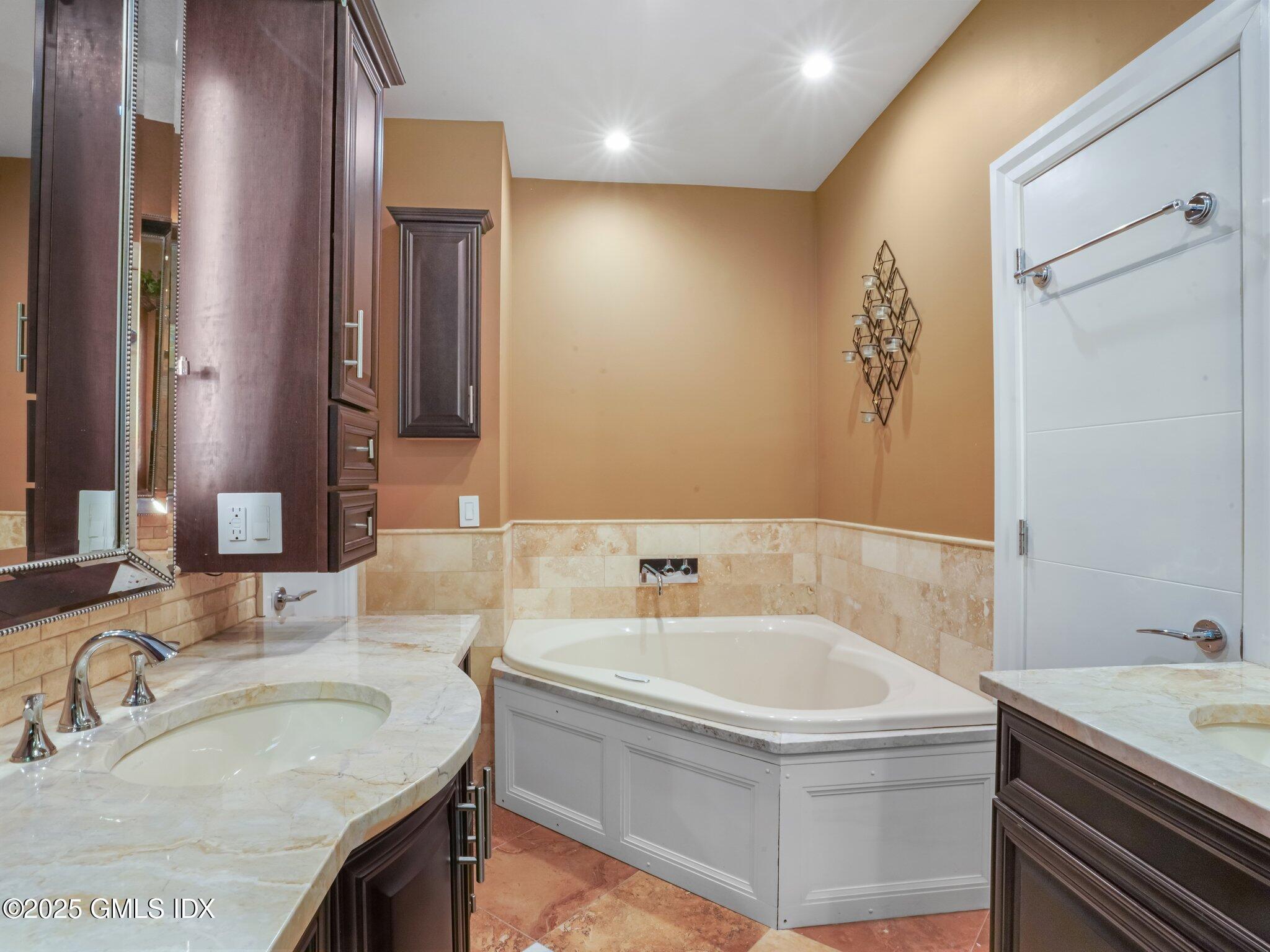 228 Pemberwick Road Greenwich, CT 06831 - Photo 13 of 33 48-web-or-mls-228-pemberwick-rd