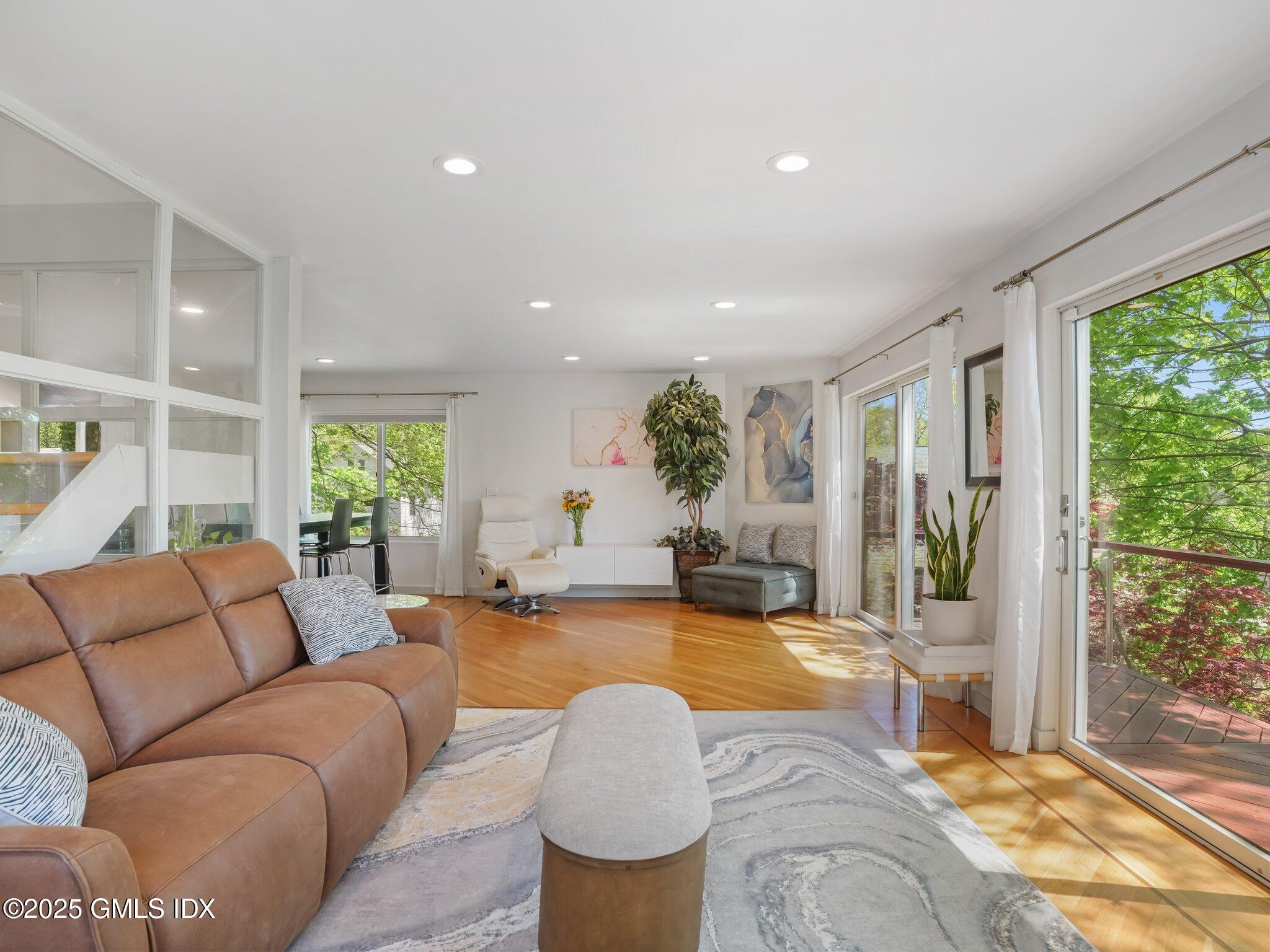 228 Pemberwick Road Greenwich, CT 06831 - Photo 8 of 33 13-web-or-mls-228-pemberwick-rd