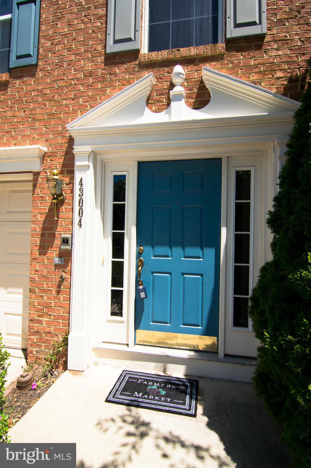 43004 Center Street Chantilly, VA 20152 - Photo 2 of 30 Exterior (Front)