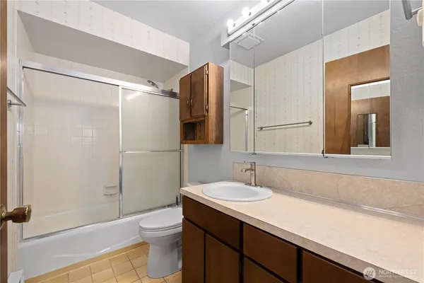 $415,000 | 22508 6th Avenue South, Unit 1, Des Moines, WA 98198
