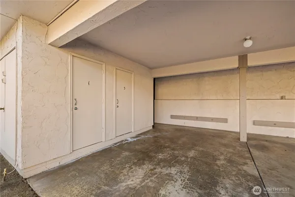 $415,000 | 22508 6th Avenue South, Unit 1, Des Moines, WA 98198