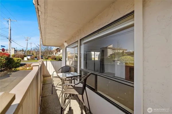 $415,000 | 22508 6th Avenue South, Unit 1, Des Moines, WA 98198