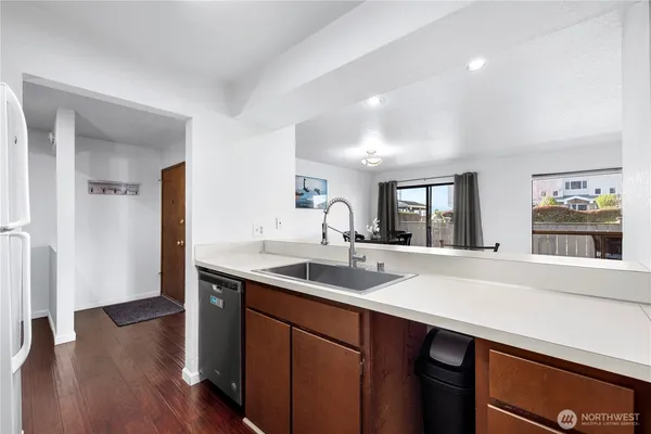 $415,000 | 22508 6th Avenue South, Unit 1, Des Moines, WA 98198