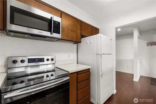 $415,000 | 22508 6th Avenue South, Unit 1, Des Moines, WA 98198