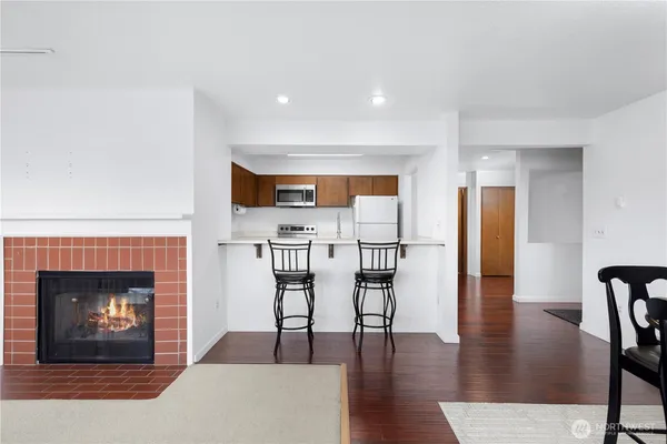 $415,000 | 22508 6th Avenue South, Unit 1, Des Moines, WA 98198