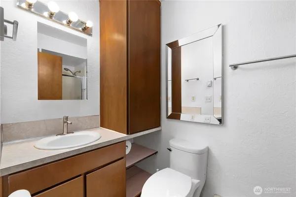 $415,000 | 22508 6th Avenue South, Unit 1, Des Moines, WA 98198