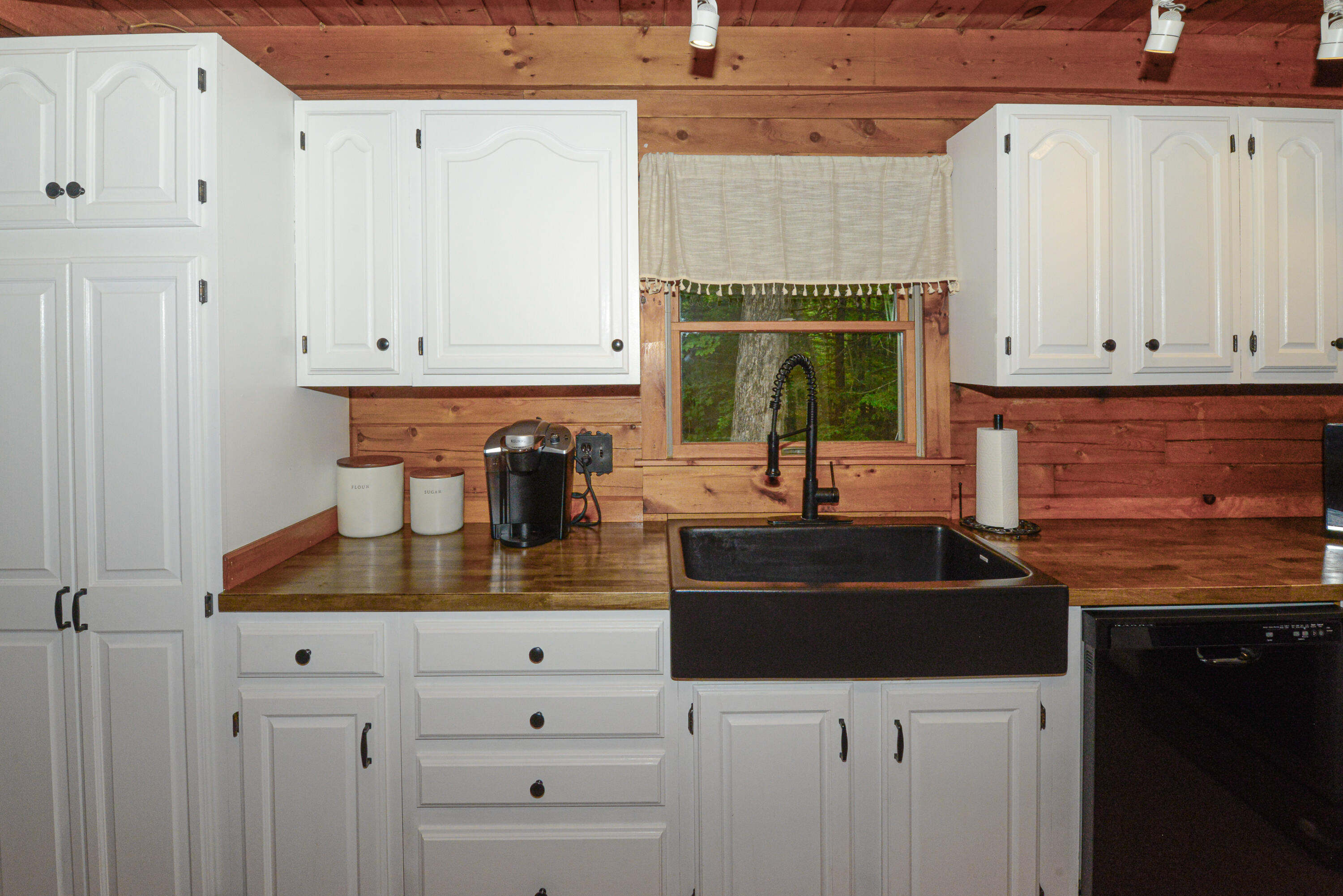 585 Parsonsfield Road Limerick, ME 04048 - Photo 46 of 106 585 parsonsfield road interior-15