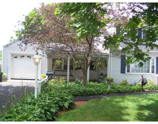 7 Washington Terrace Woburn, MA 01801 - Photo 4 of 16 a front view of a house with garden