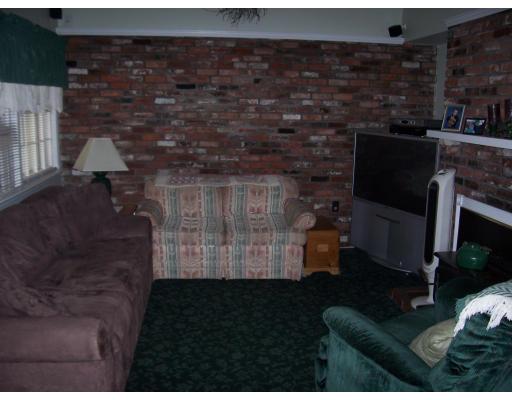 7 Washington Terrace Woburn, MA 01801 - Photo 8 of 16 a living room with furniture