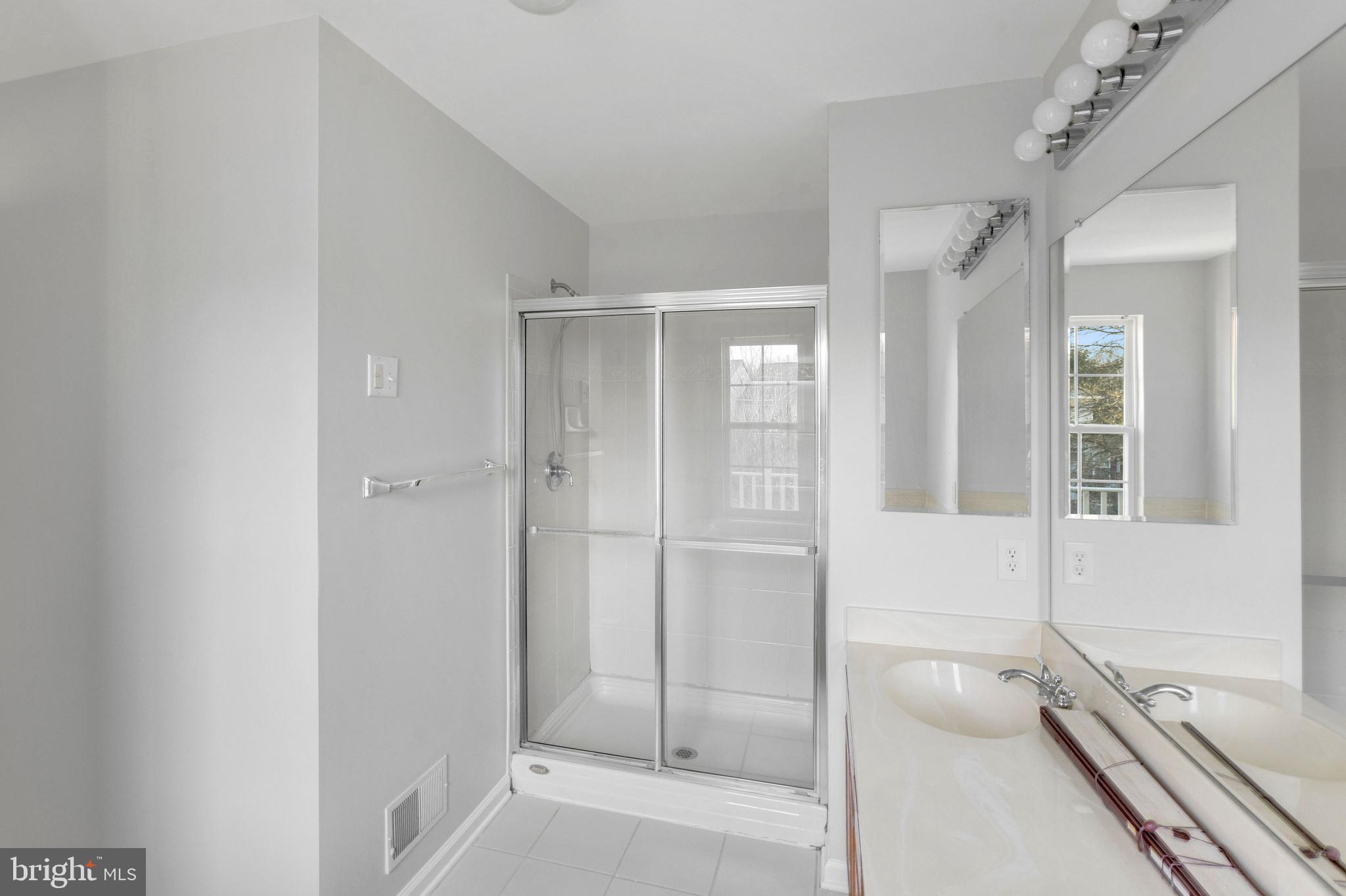59 Warwick Road Princeton Junction, NJ 08550 - Photo 18 of 36 Owners Bath Shower
