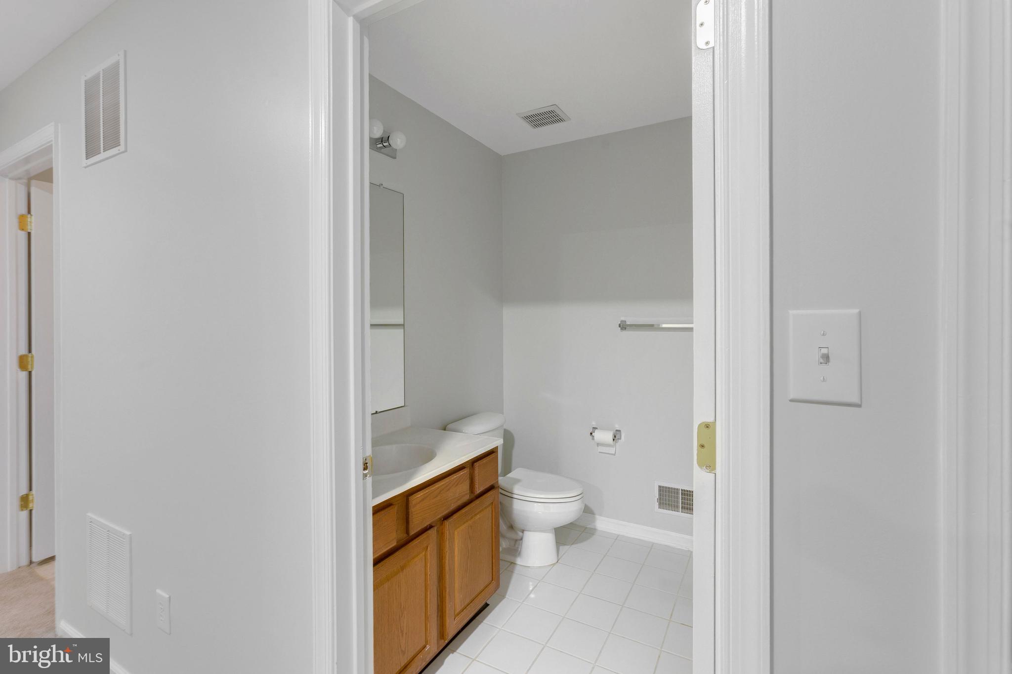 59 Warwick Road Princeton Junction, NJ 08550 - Photo 23 of 36 Kids/Guest Bath View-1