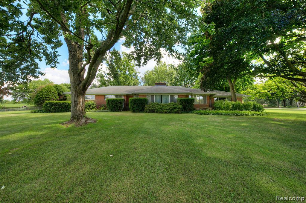 48707 Eight Mile Road Northville, MI 48167 - Photo 25 of 54