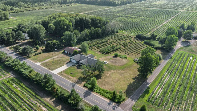 $539,999 | 124 68th Street, South Haven, MI 49090