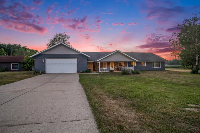 $539,999 | 124 68th Street, South Haven, MI 49090