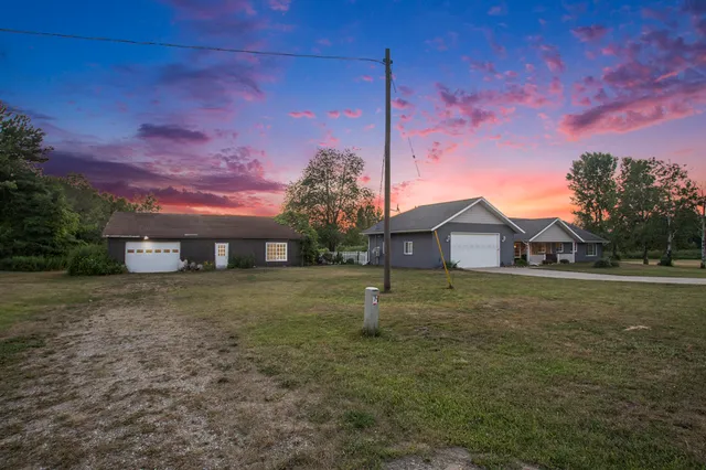 $539,999 | 124 68th Street, South Haven, MI 49090