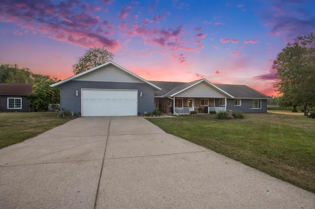 $539,999 | 124 68th Street, South Haven, MI 49090