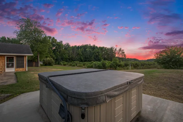 $539,999 | 124 68th Street, South Haven, MI 49090