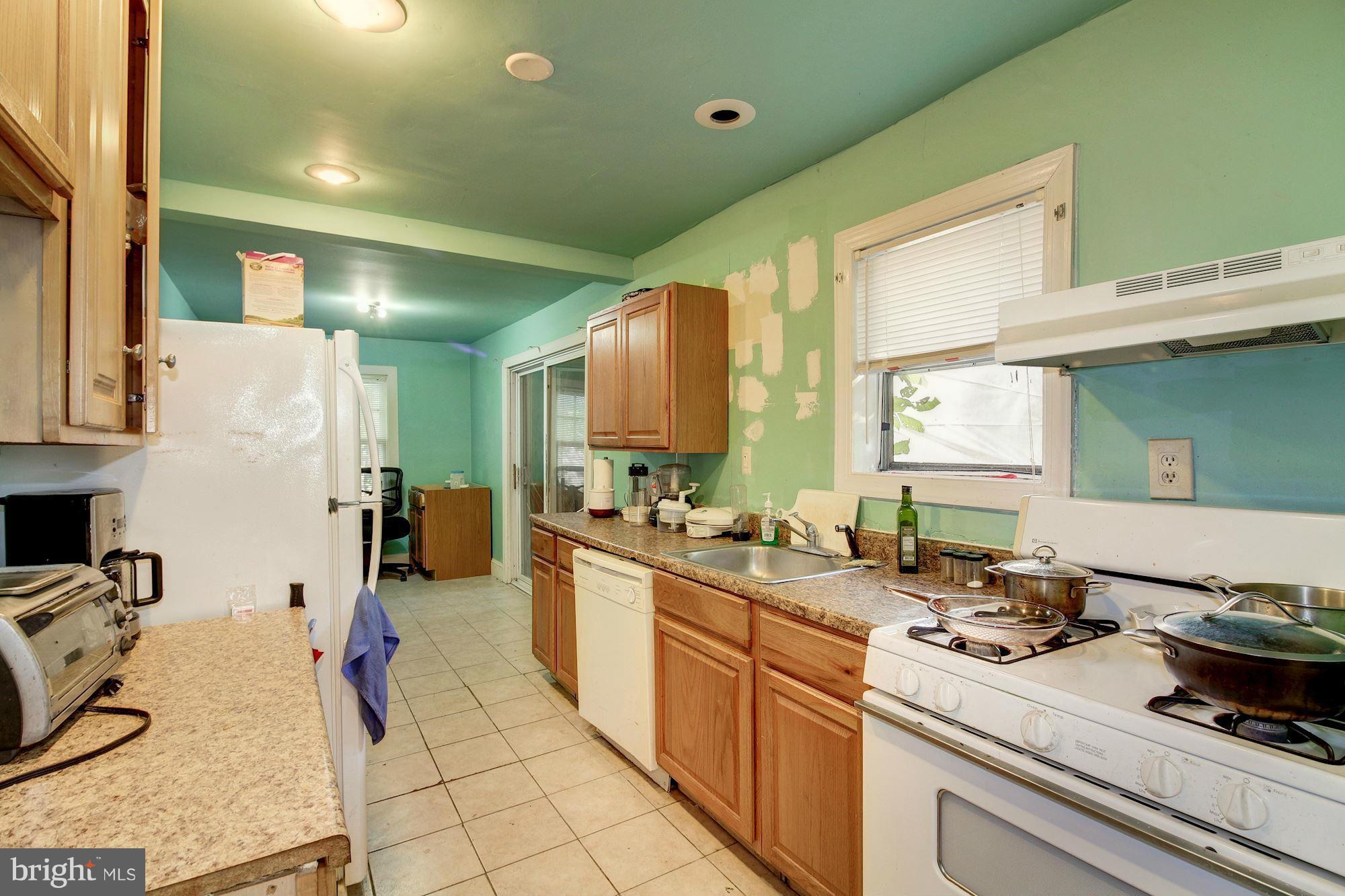 4126 Maple Road Morningside, MD 20746 - Photo 11 of 30 Kitchen