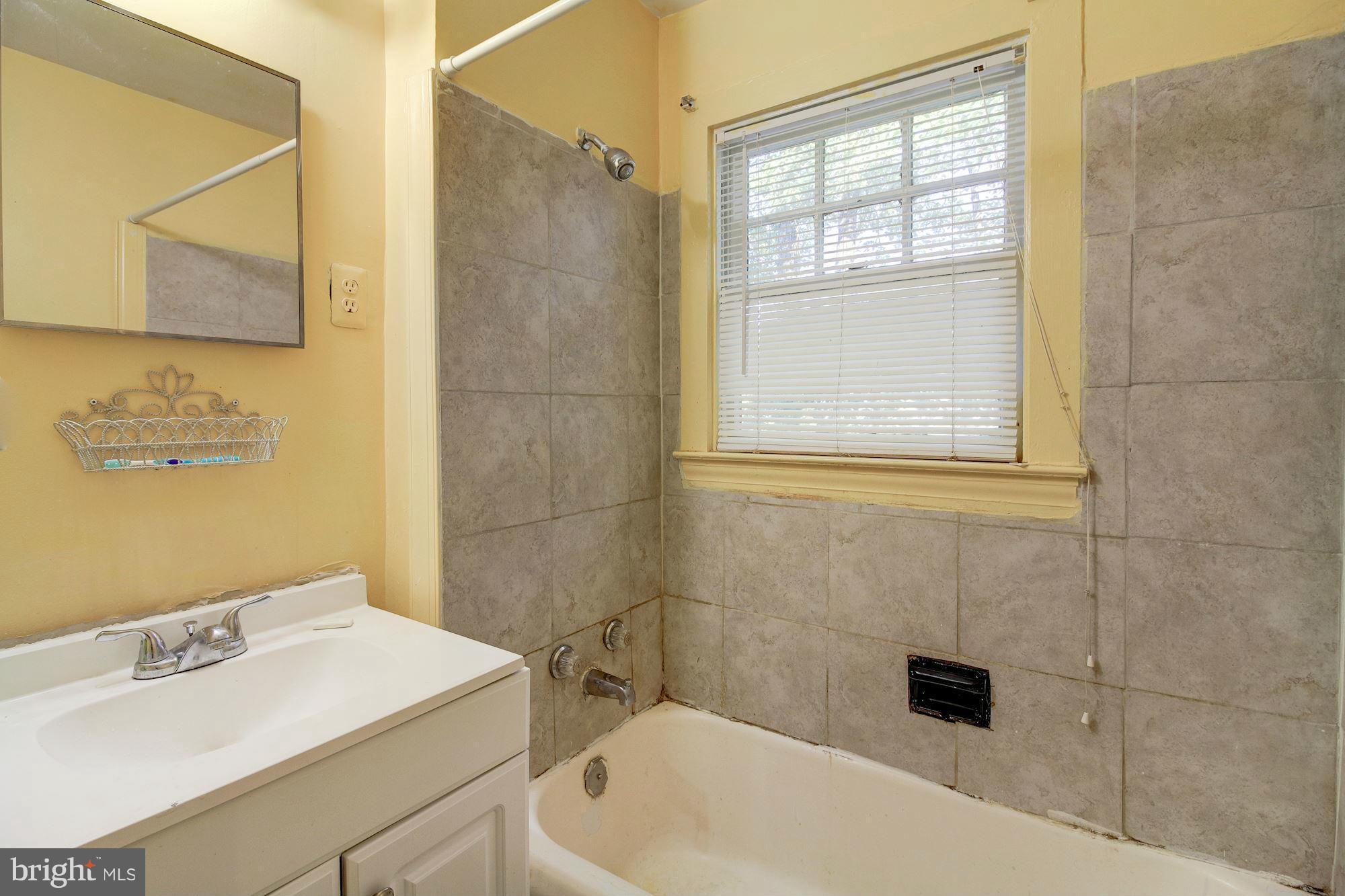 4126 Maple Road Morningside, MD 20746 - Photo 16 of 30 Bath (Master)