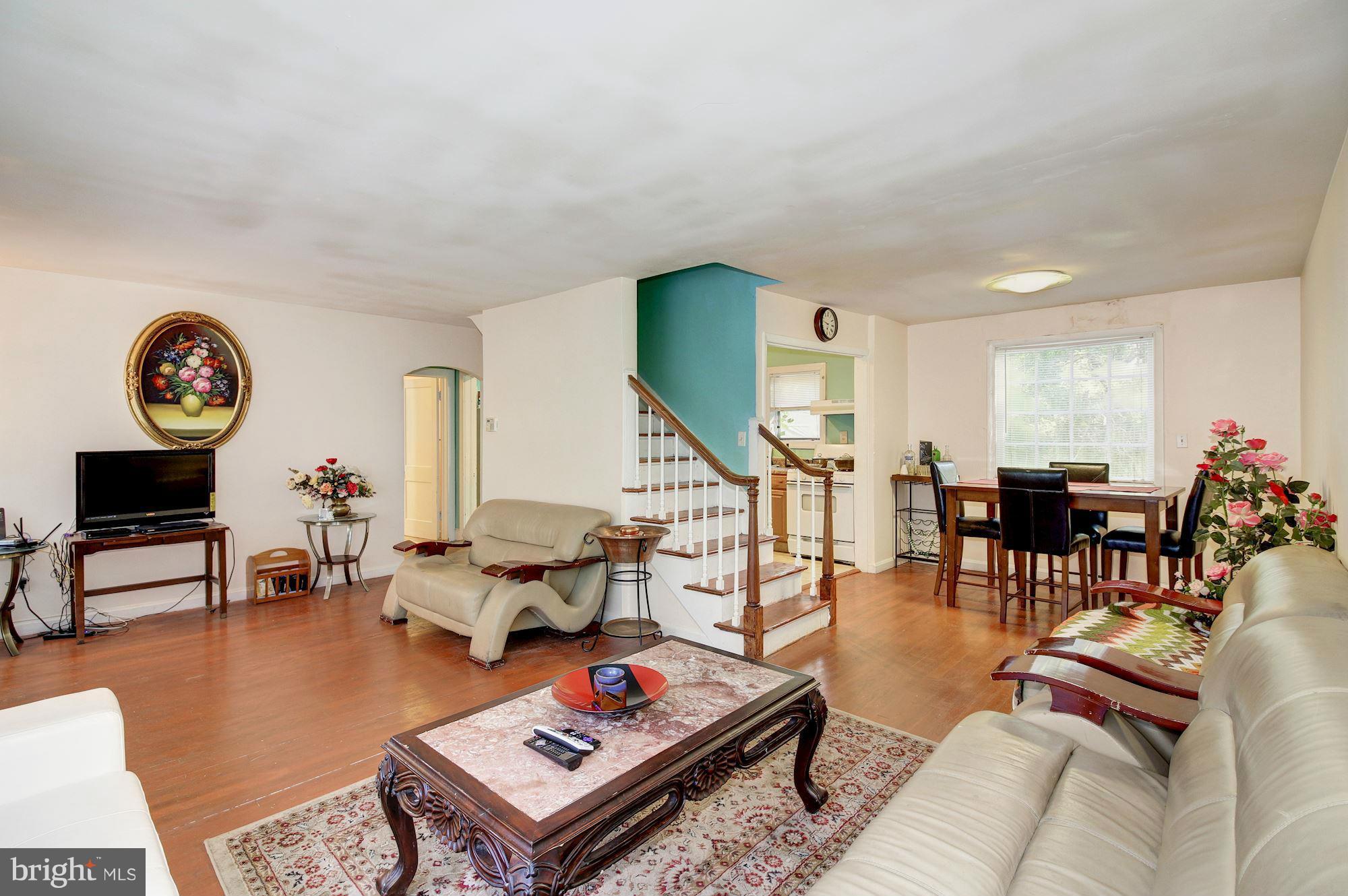 4126 Maple Road Morningside, MD 20746 - Photo 7 of 30 Living Room