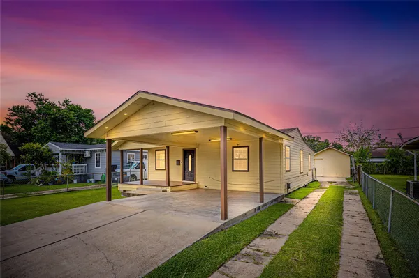 a view of a house with entertaining space and a yard