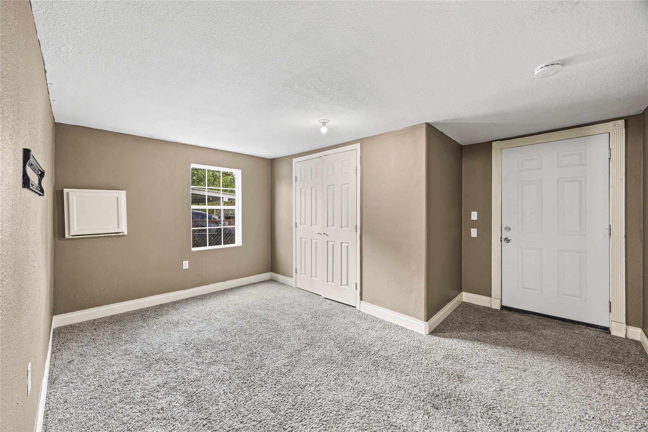 10221 Flaxman Street Houston, TX 77029 - Photo 11 of 20 a view of an empty room with a window