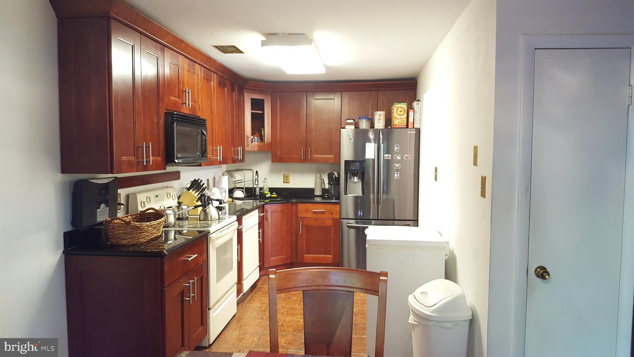 10699 Spring Oak Court Burke, VA 22015 - Photo 6 of 23