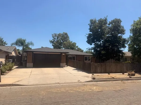$389,900 | 5954 East Pontiac Way, Fresno, CA 93727