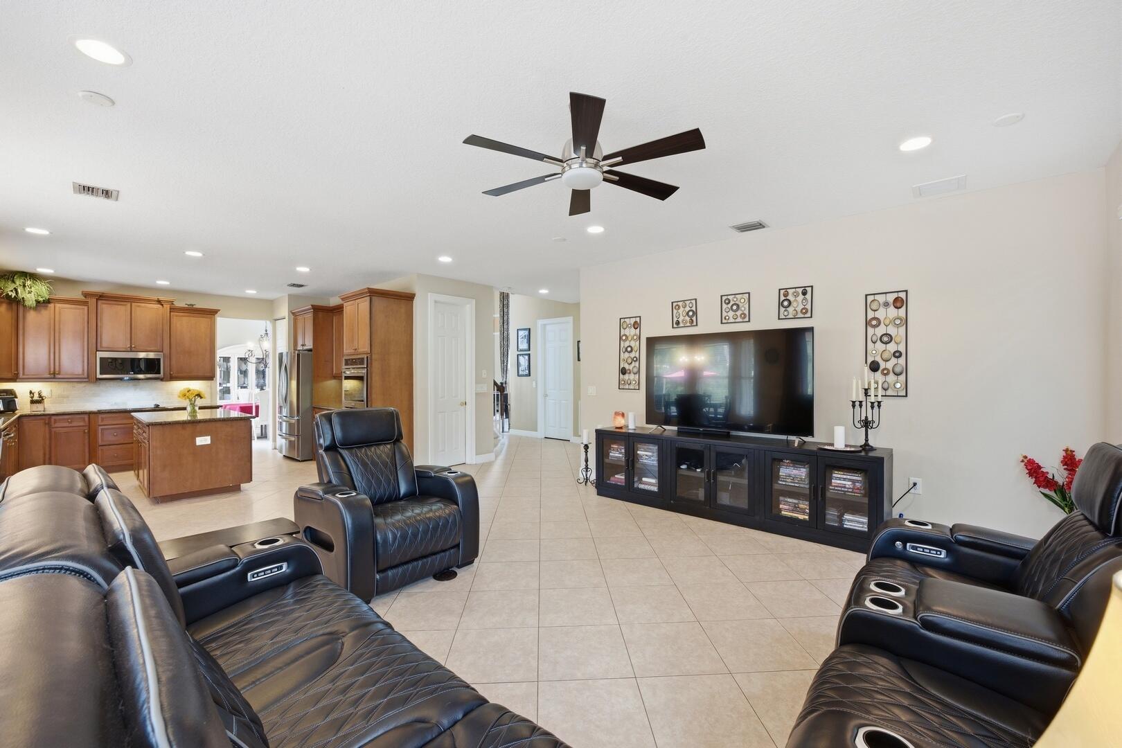 11161 Sunset Ridge Circle Boynton Beach, FL 33473 - Photo 17 of 71 Neutral Flooring
