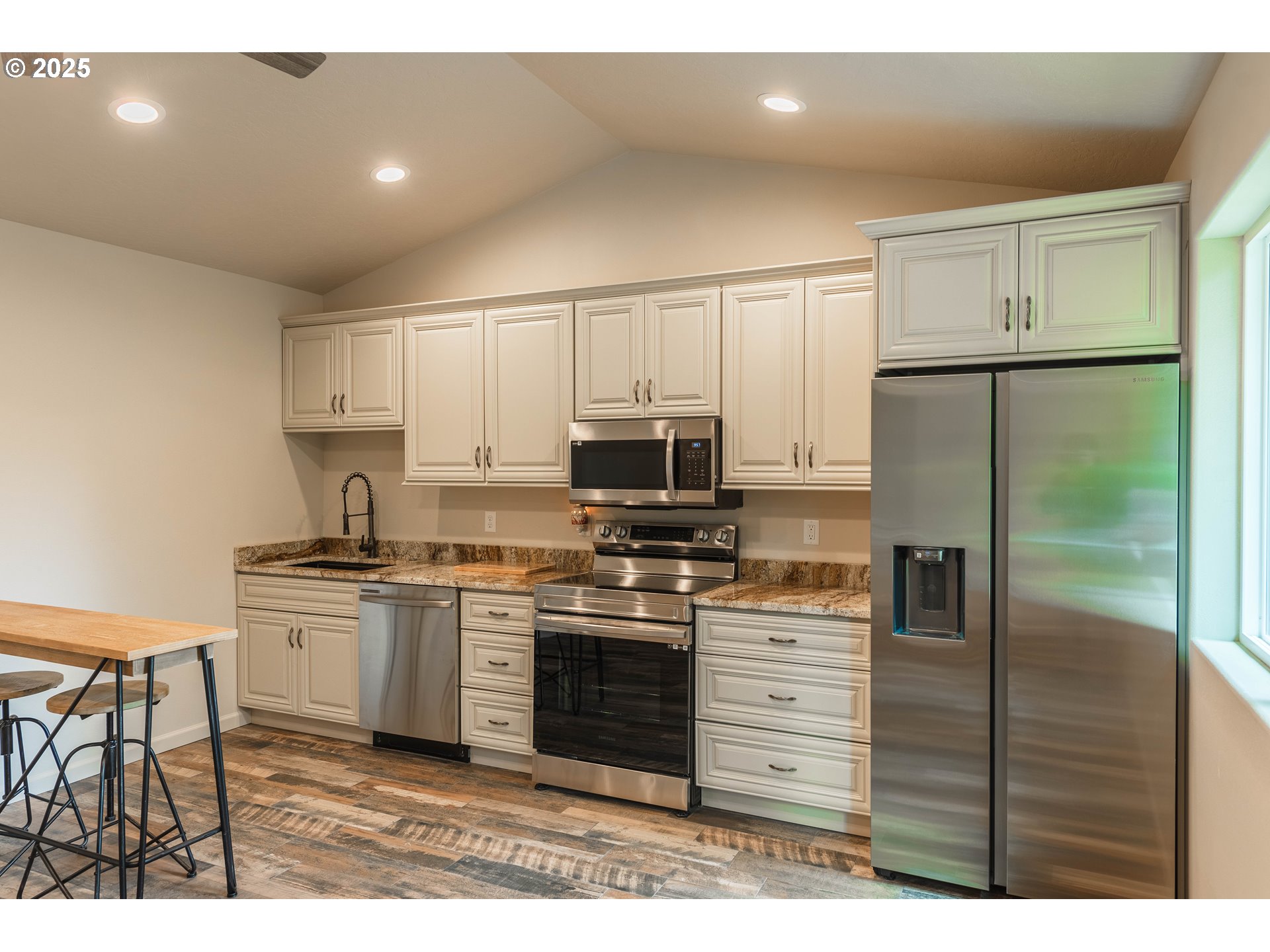 2143 Ash Street North Bend, OR 97459 - Photo 14 of 38