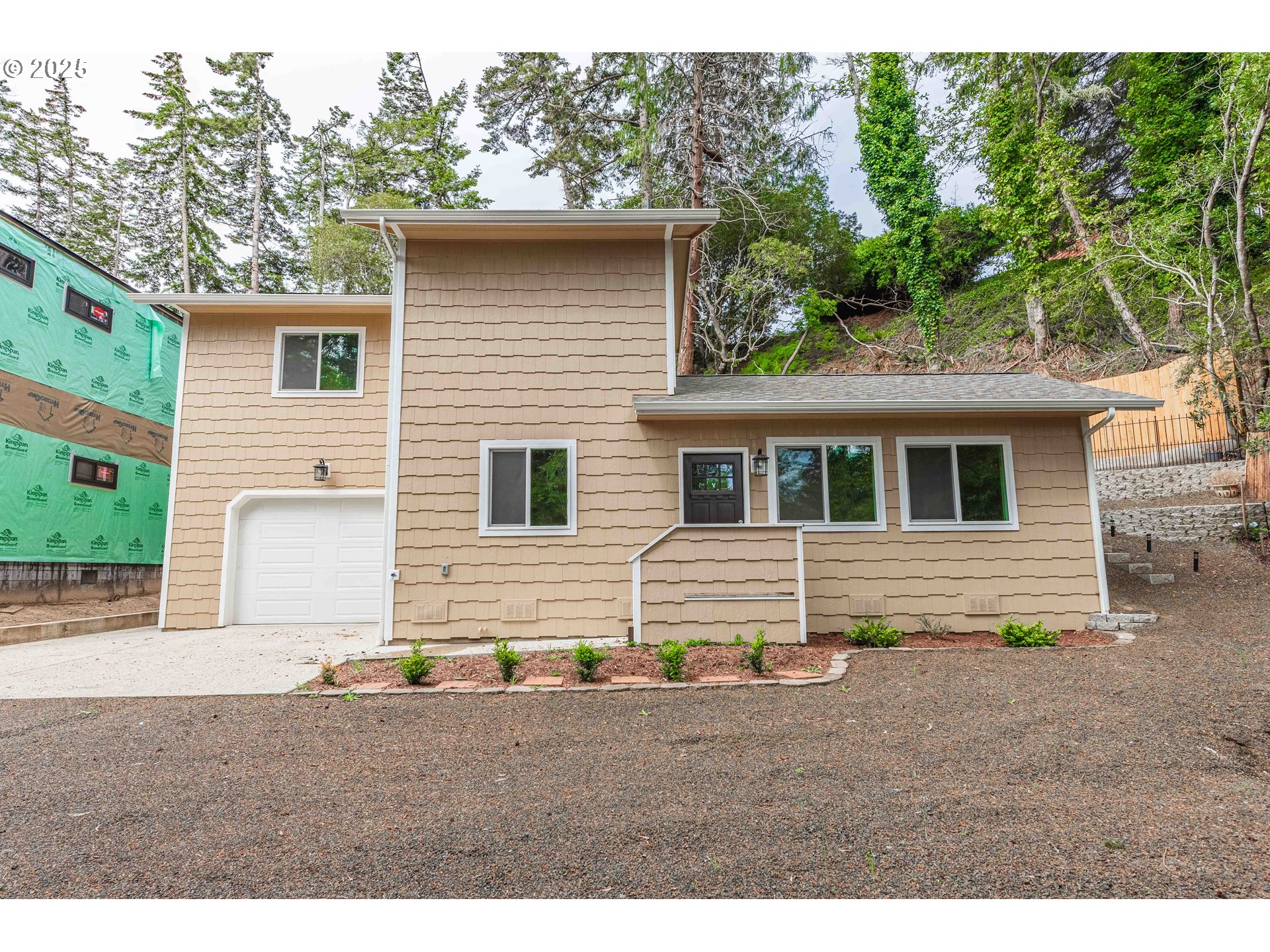 2143 Ash Street North Bend, OR 97459 - Photo 2 of 38