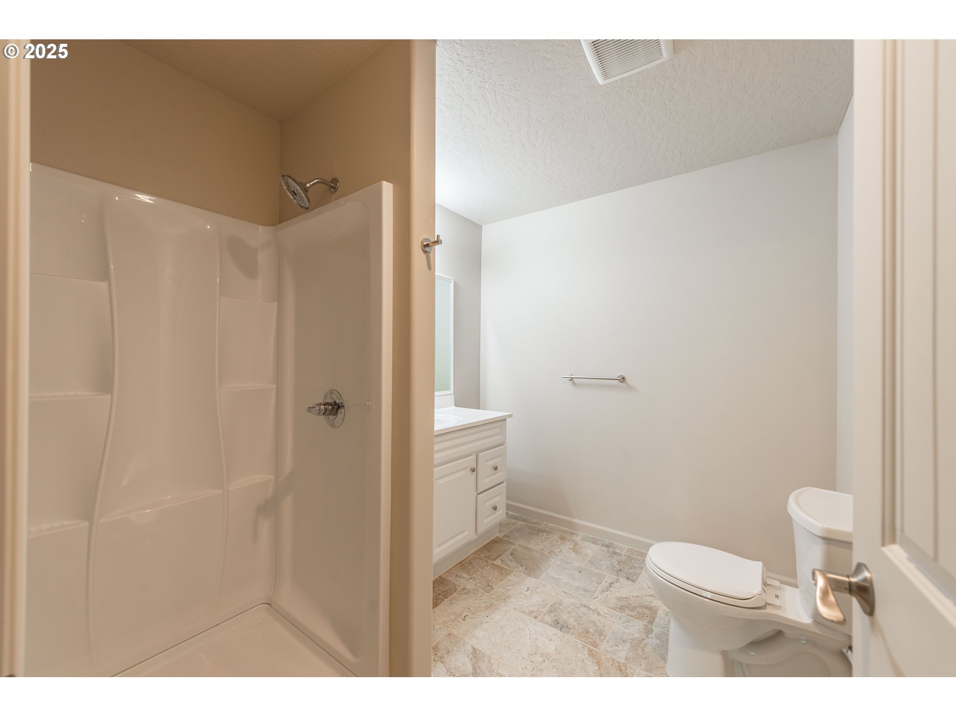 2143 Ash Street North Bend, OR 97459 - Photo 34 of 38