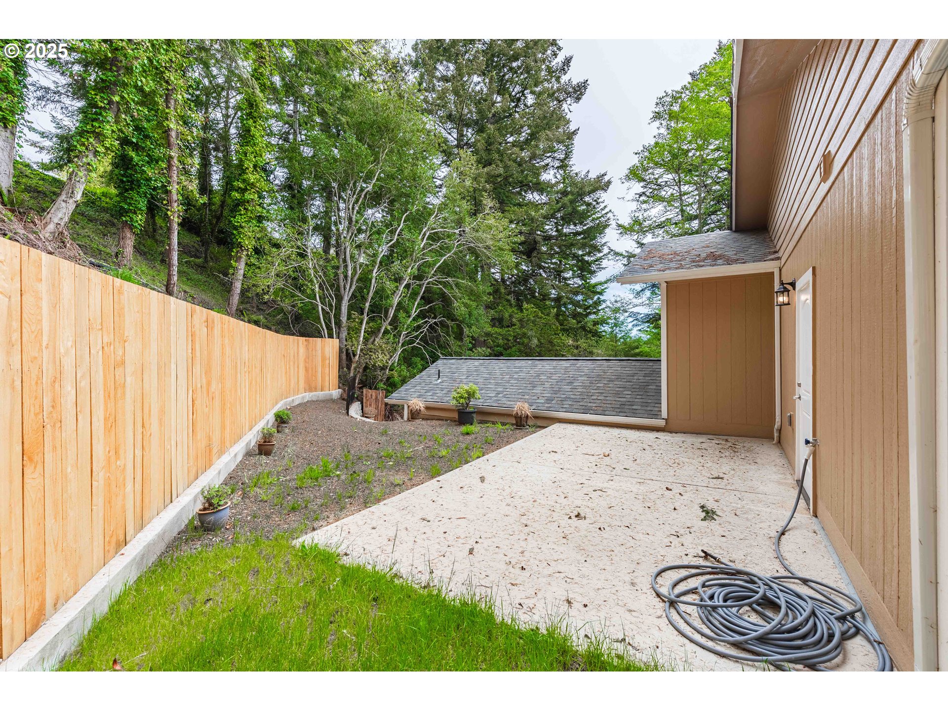 2143 Ash Street North Bend, OR 97459 - Photo 8 of 38