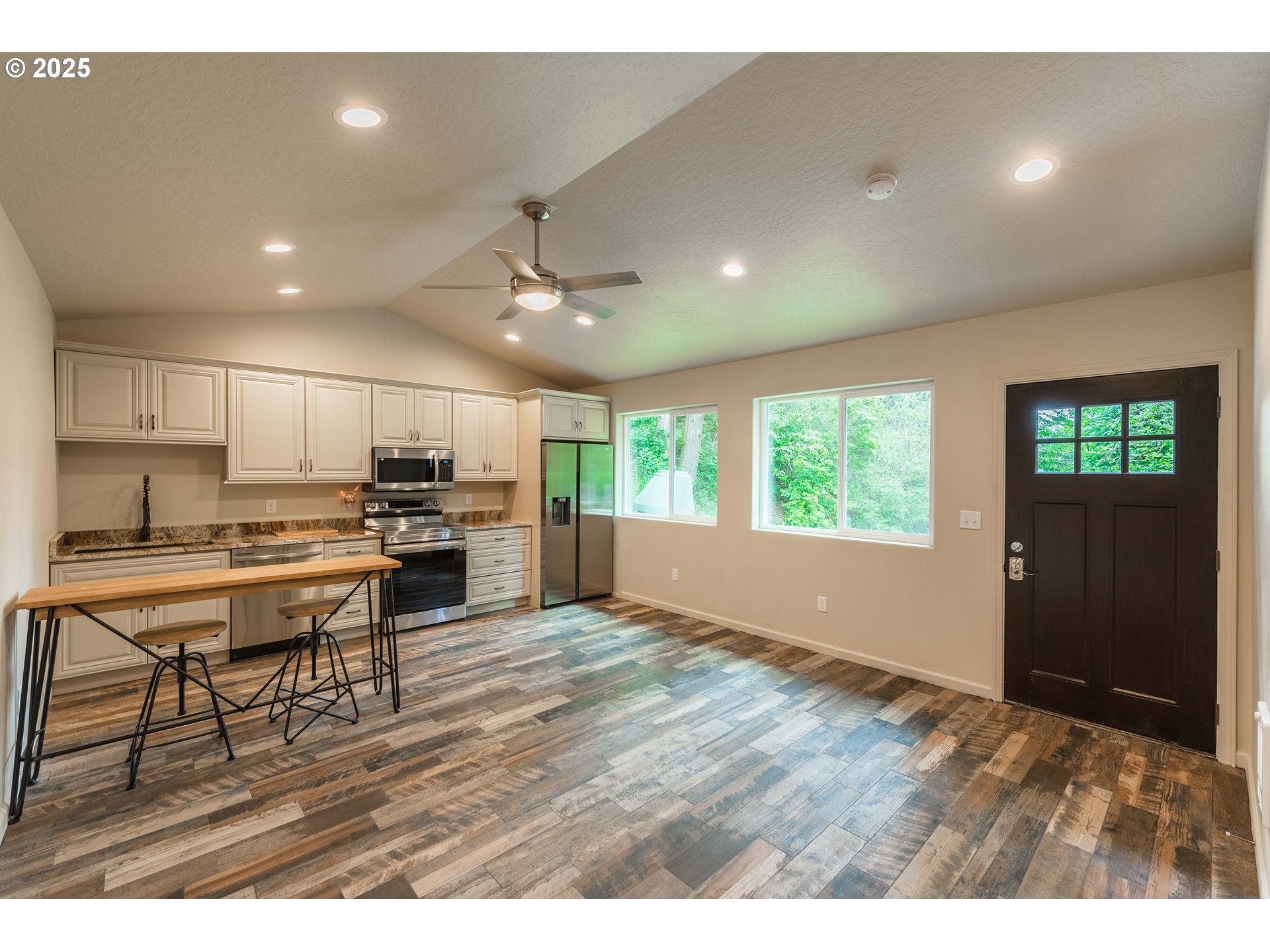 2143 Ash Street North Bend, OR 97459 - Photo 10 of 38