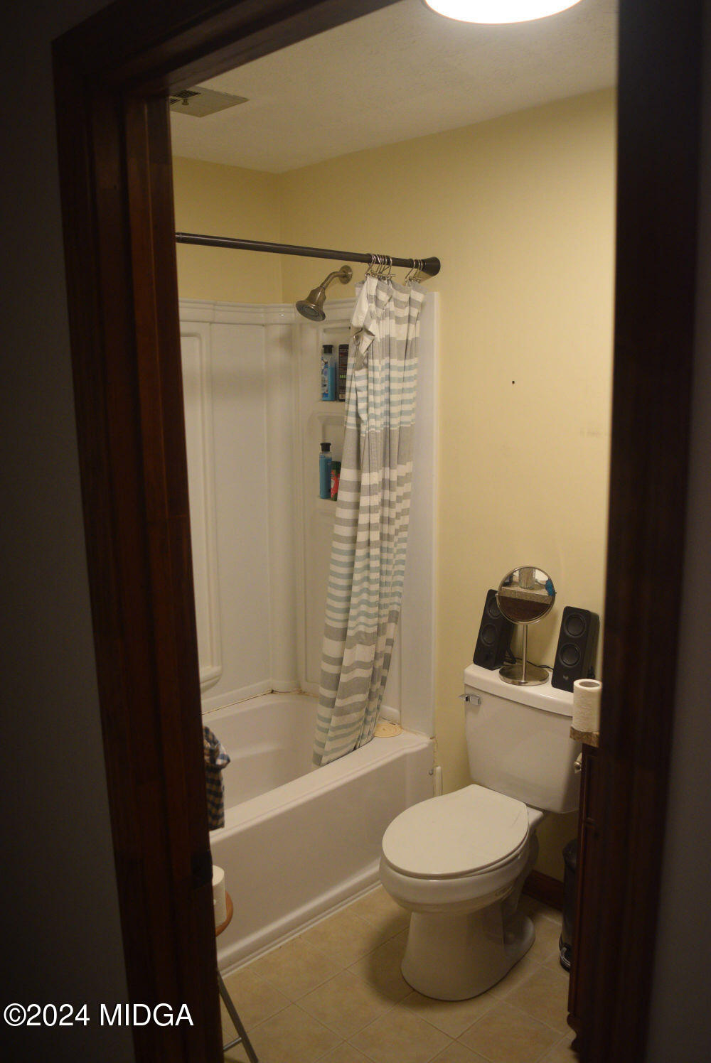 891 Walker Road Byron, GA 31008 - Photo 15 of 24 a bathroom with a toilet and a shower