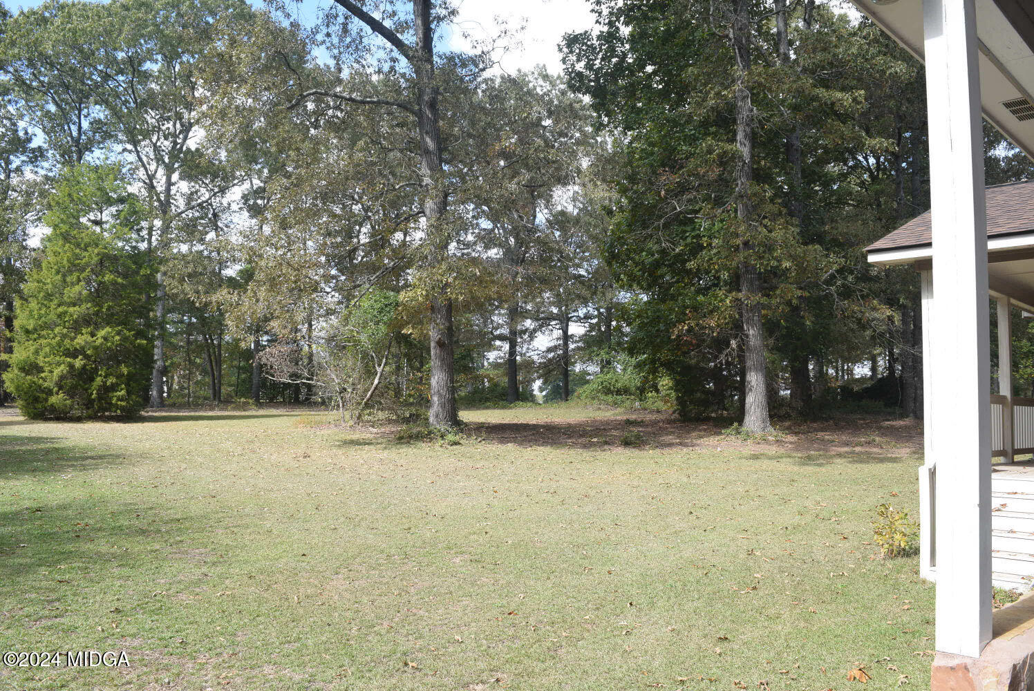 891 Walker Road Byron, GA 31008 - Photo 20 of 24 a backyard of a house with trees